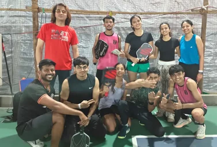 The Mumbai Pickleball Cup S1 field together at the end of the day
