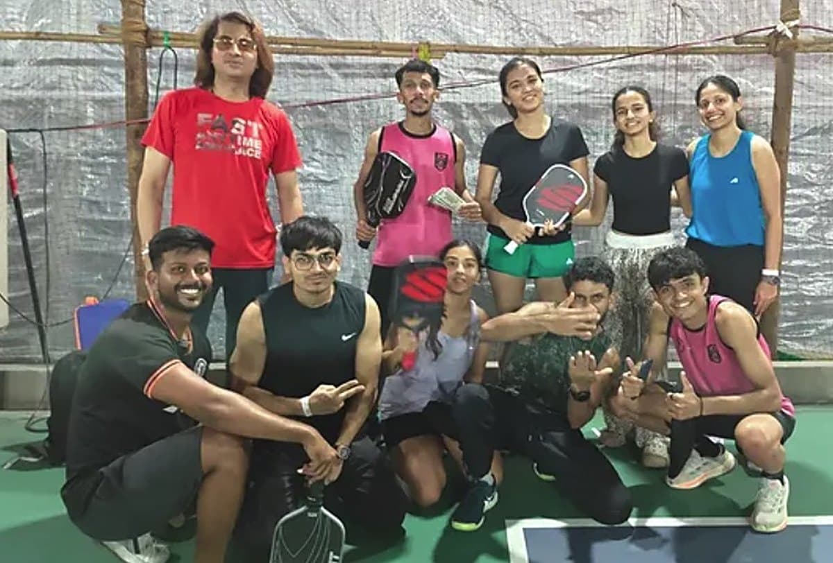 Players and organisers of the Mumbai Pickleball Cup together on court at the end of a day of matches